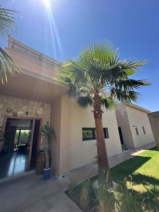 Villa In Marrakech - 5 Suites, Heated Pool, Jacuzzi, Transportation, Volleyball & Padle Court, Complimentary Breakfast *