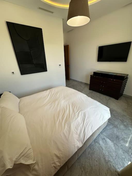 Villa In Marrakech - 5 Suites, Heated Pool, Jacuzzi, Transportation, Volleyball & Padle Court, Complimentary Breakfast Marrakesh
