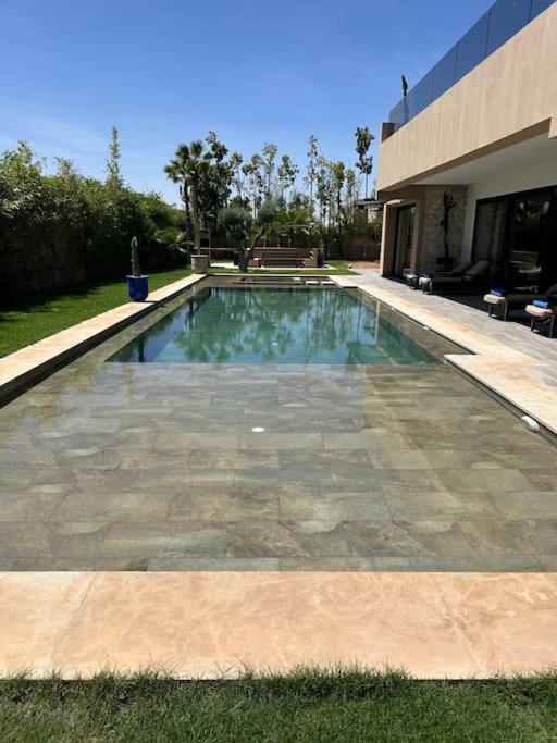 Villa In Marrakech - 5 Suites, Heated Pool, Jacuzzi, Transportation, Volleyball & Padle Court, Complimentary Breakfast