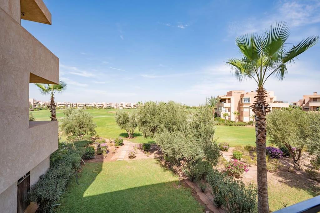 Relax Front Of Golf-pool-topaze Marrakesh