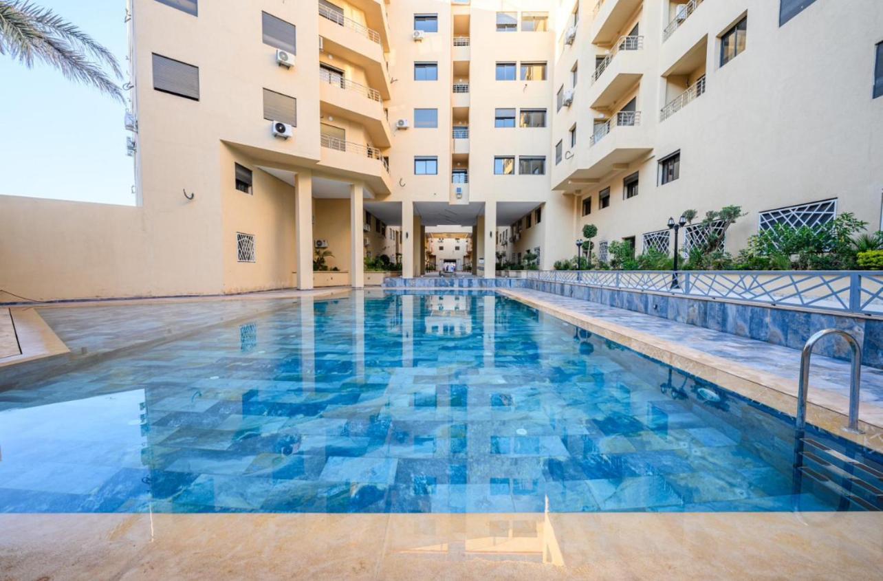 3 Avec Piscine Apartment
