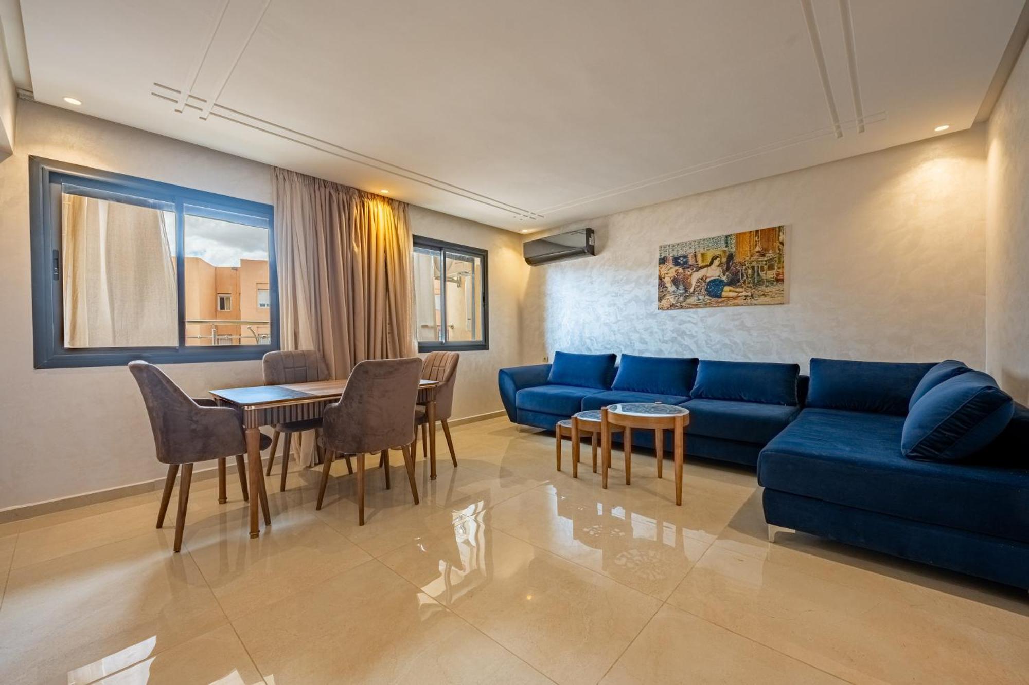 3 Avec Piscine Apartment