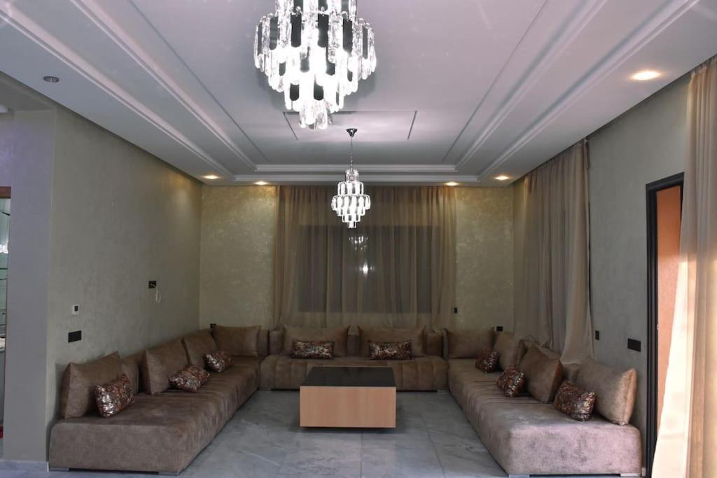5 Avec Piscine Villa