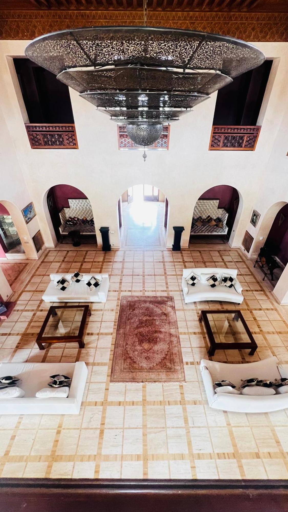 Ezzaouak Villa *