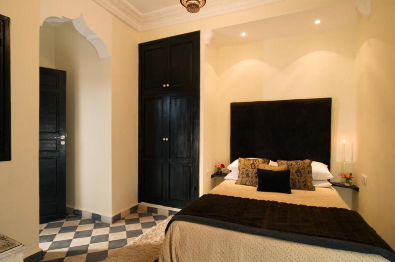 Elizabeth Riad 3*
