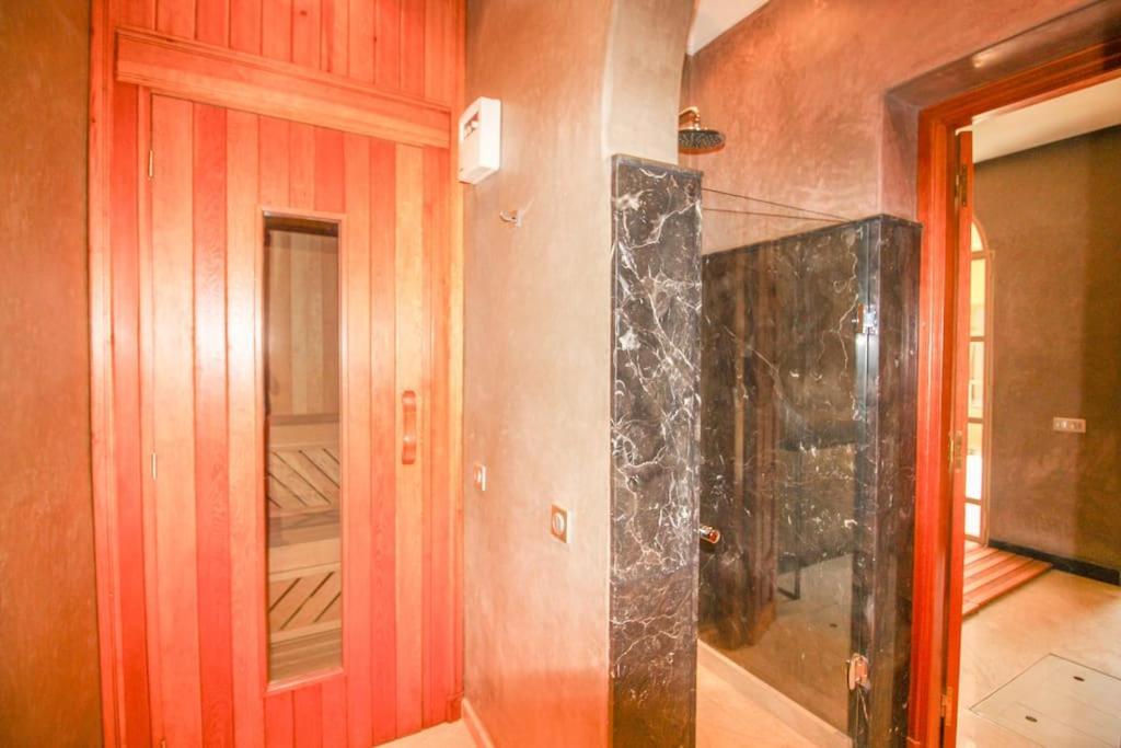 Memories Jacuzzi & Sauna Villa *