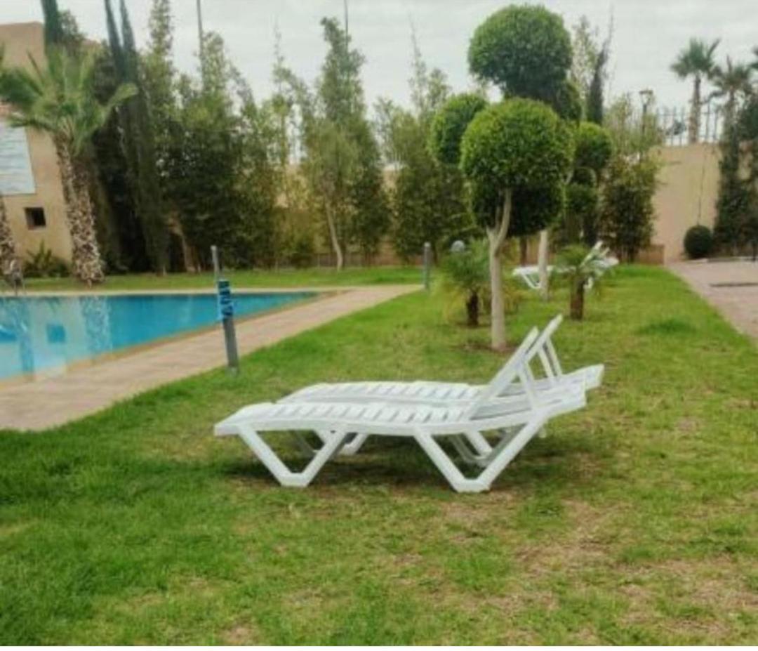 Coralia Avec Piscine En Location Journaliere A Marrakech Appartement *