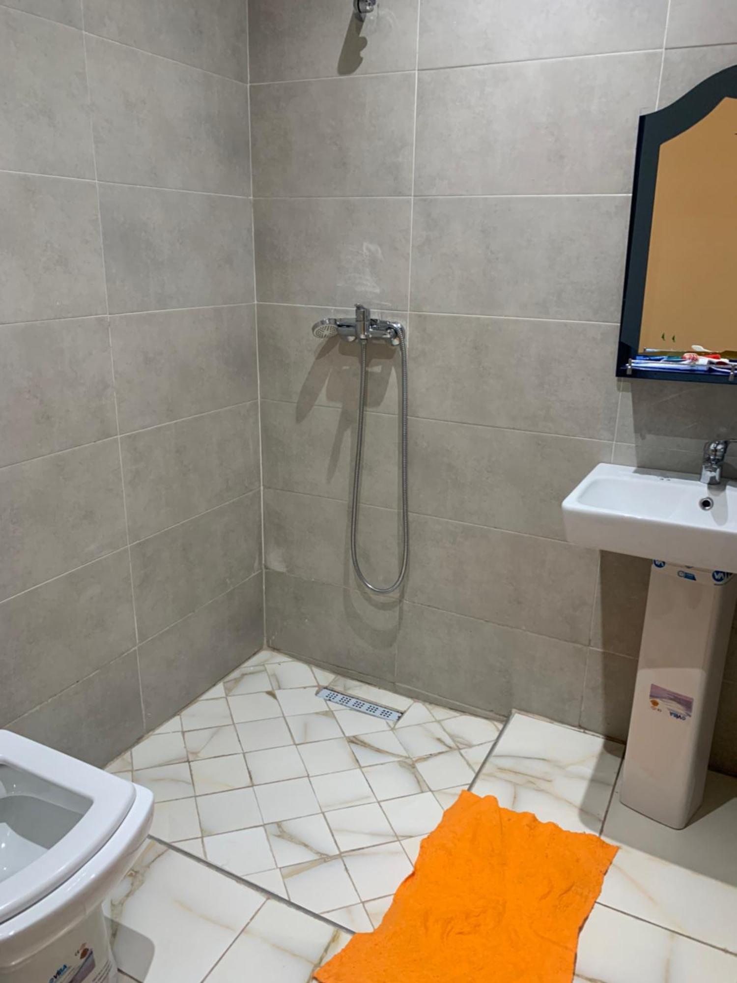 Avec Piscine 2 Chambre Salon Piscine Toilette Salon Cuisine Equipe Appartamento