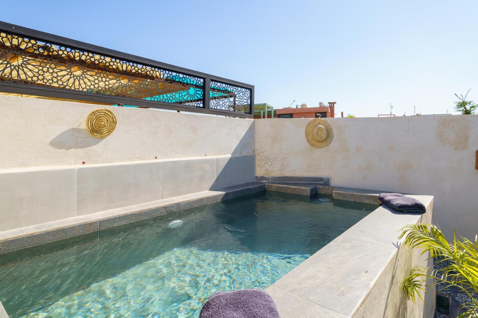 4 - Piscine & Petit Dejeuner Gratuit - Wifi Fibre Optique Holiday home *