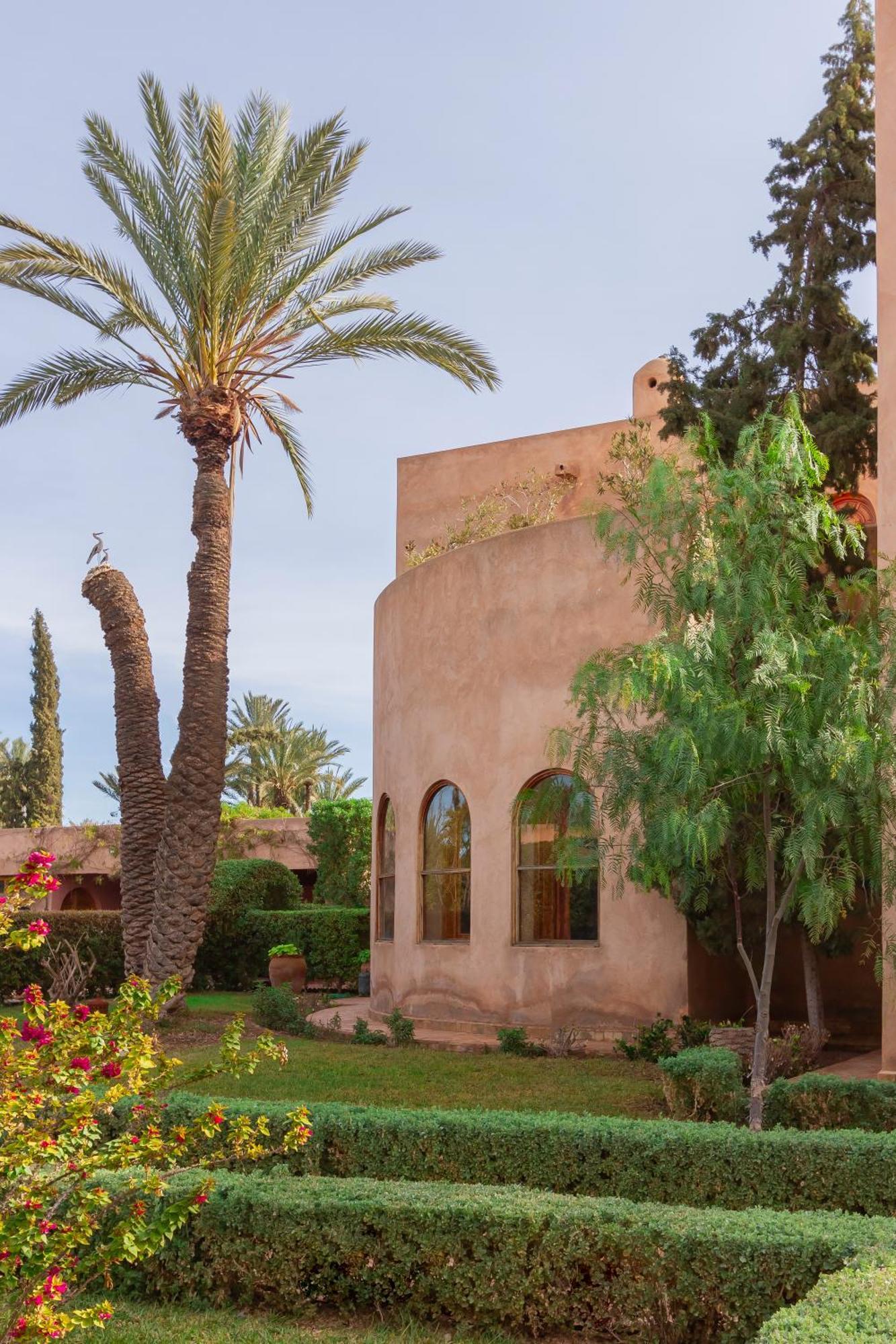 Villa Authentic Family House In The Palm Grove