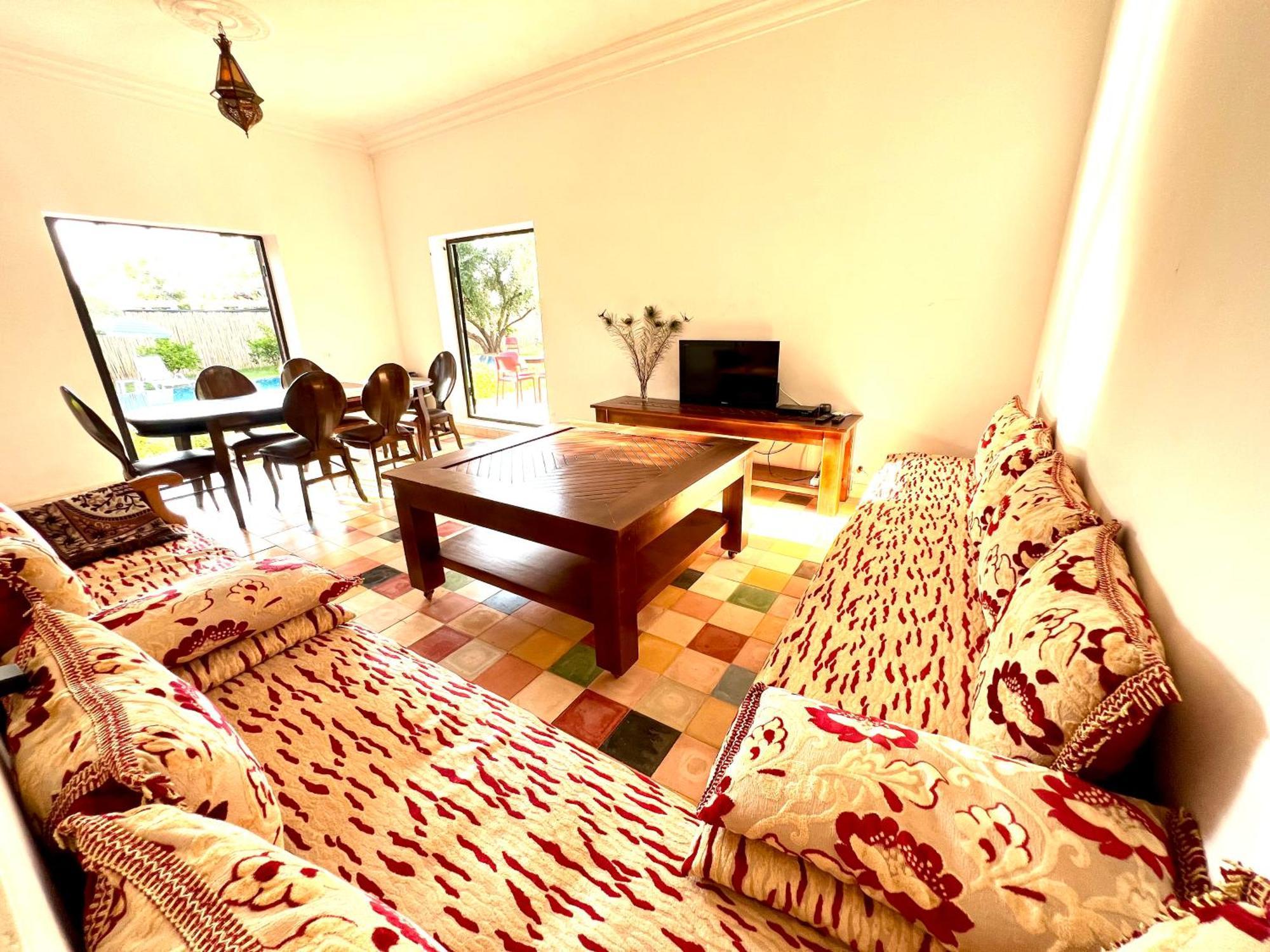 Du Jardin Secret, Terrain De 1200 M2 Villa *