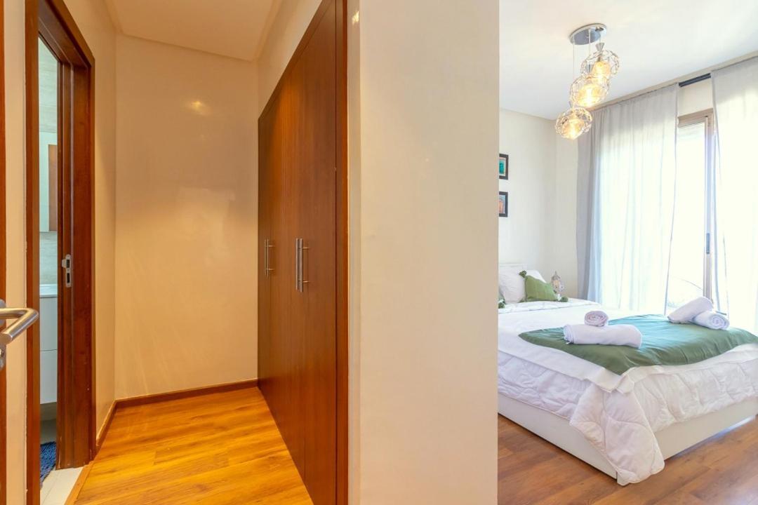 Avec Piscine Et Jardins Appartement