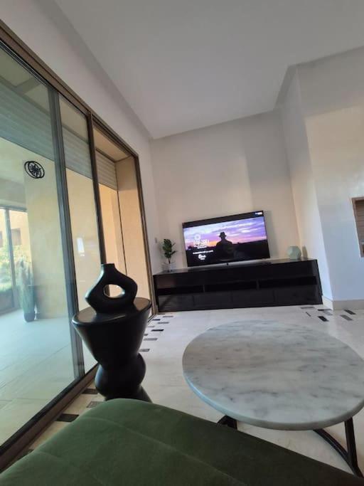2ch Rez De Jardin Piscine Apartment