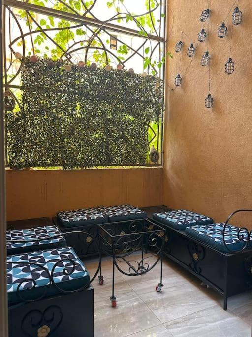 Dans A Marrakech *