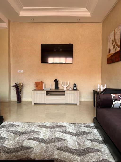 Bel Appart, Tres Bien Situe, Avec Piscine, Wifi, Clim, Parking Apartamento