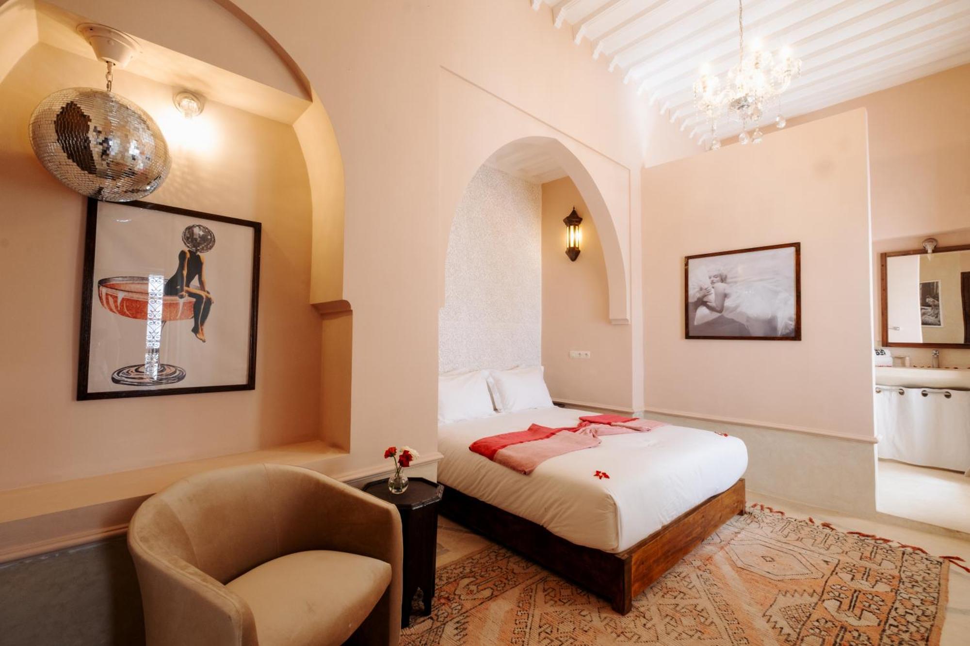 Zi Hotel 3*