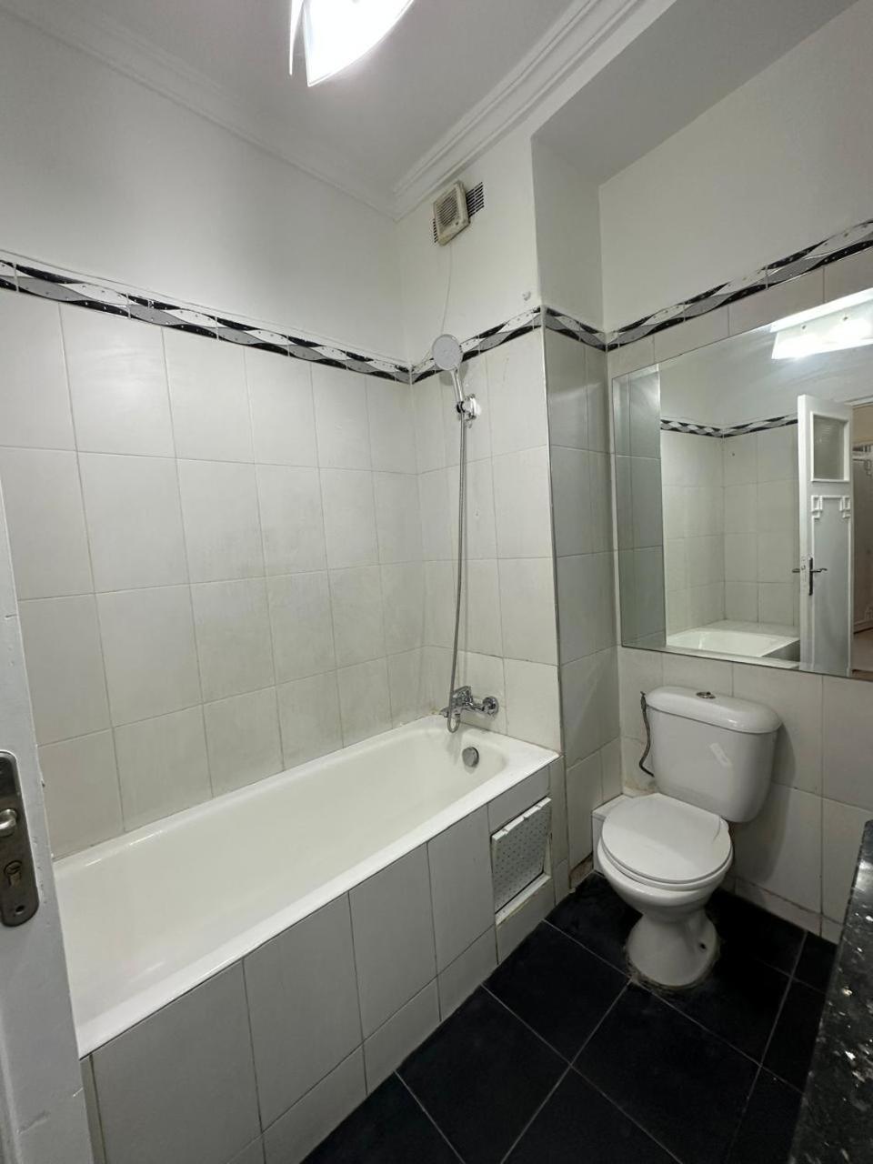 3 Salon A Cote De Eden Et Mcdo 6 Appartement