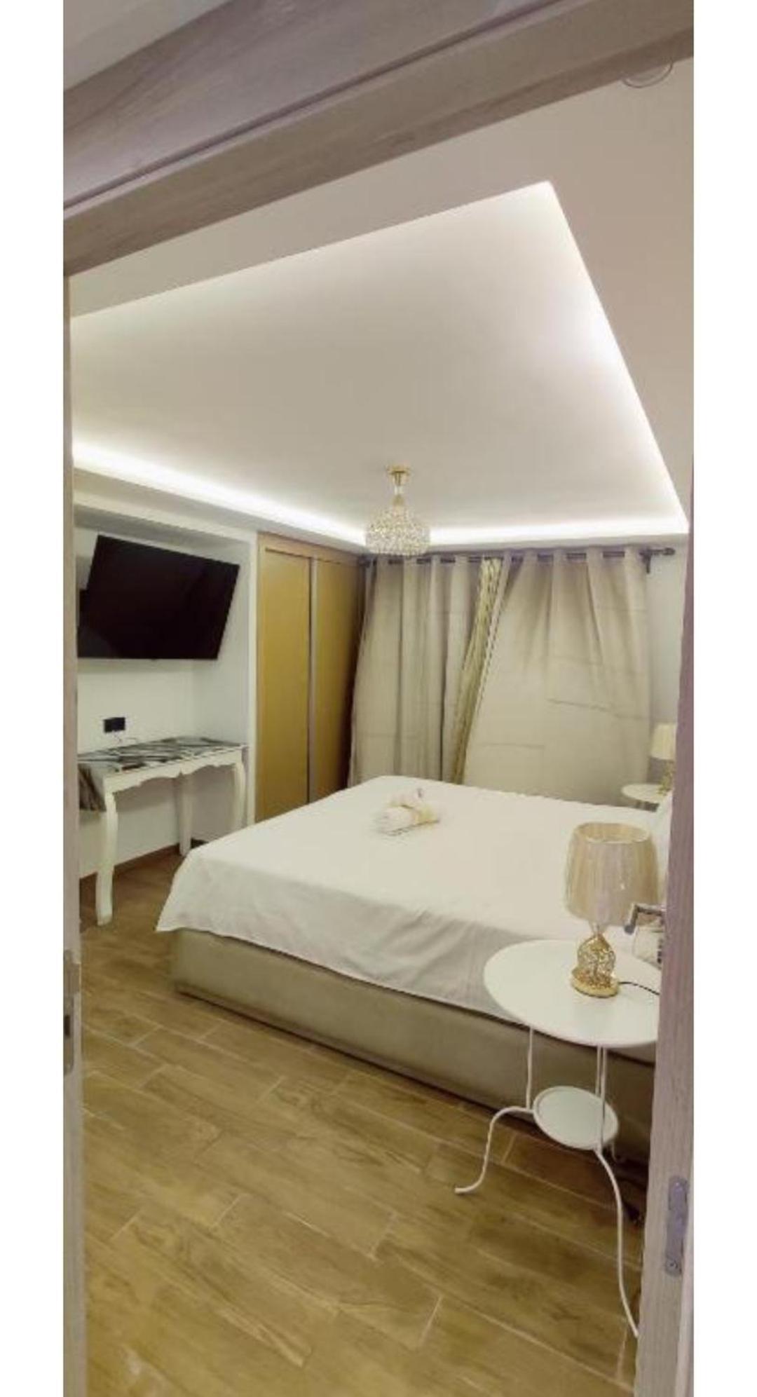 Un Elegant Duplex Au Coeur De Marrakech Avec Deux Piscines Et Un Espace Appartamento