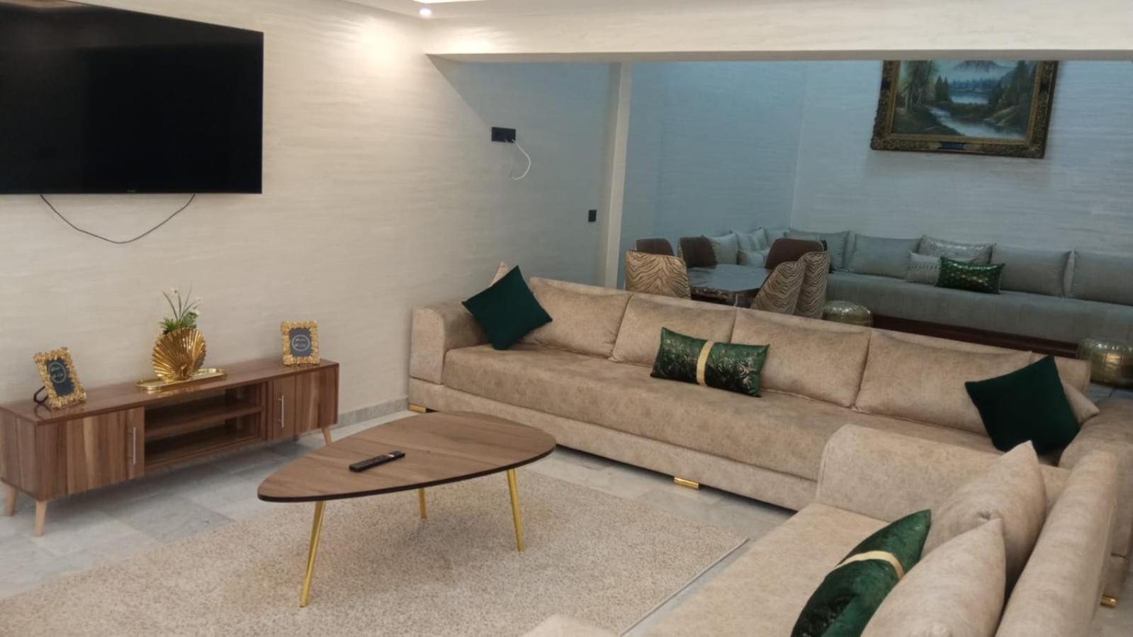 Un Elegant Duplex Au Coeur De Marrakech Avec Deux Piscines Et Un Espace *