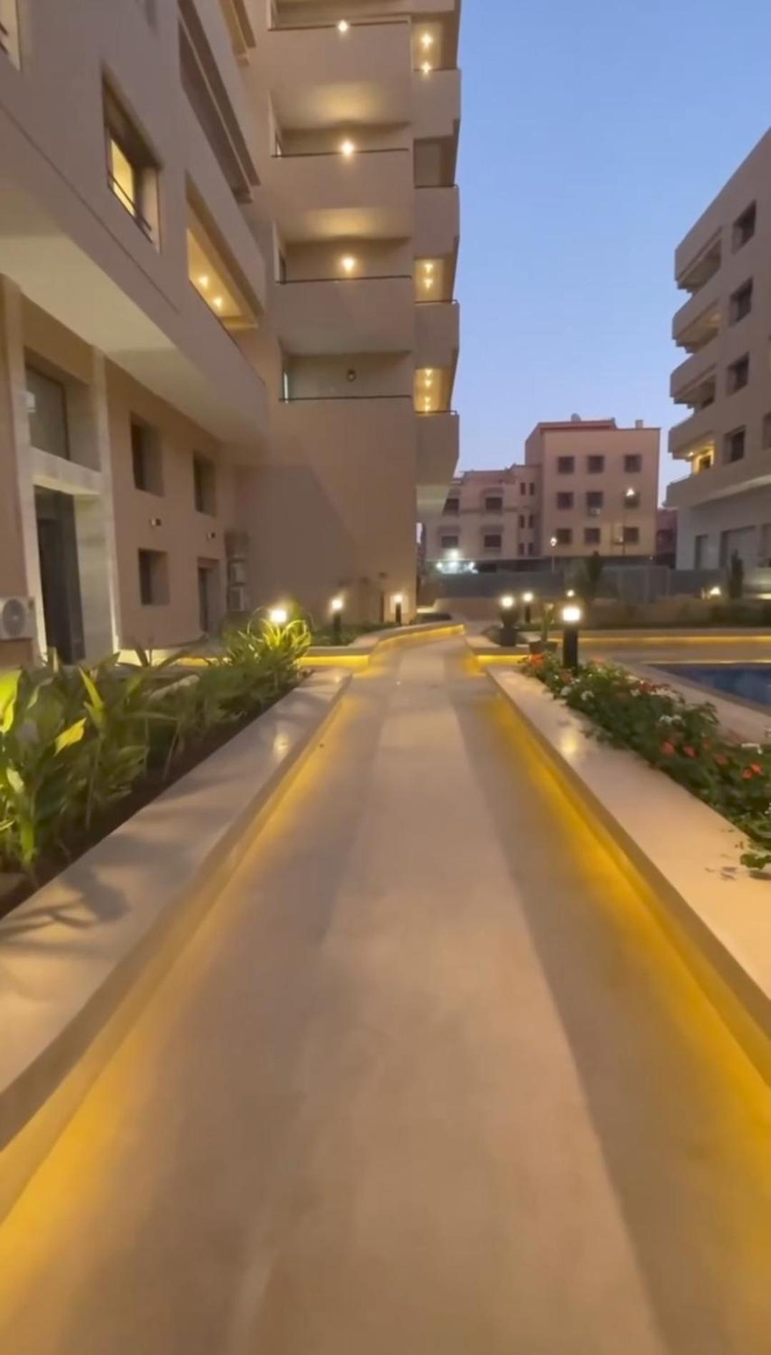 Un Elegant Duplex Au Coeur De Marrakech Avec Deux Piscines Et Un Espace Appartamento