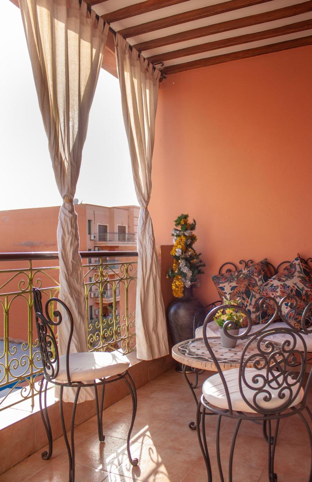 Amoud & Flats - Dyar Alkheir Apartahotel
