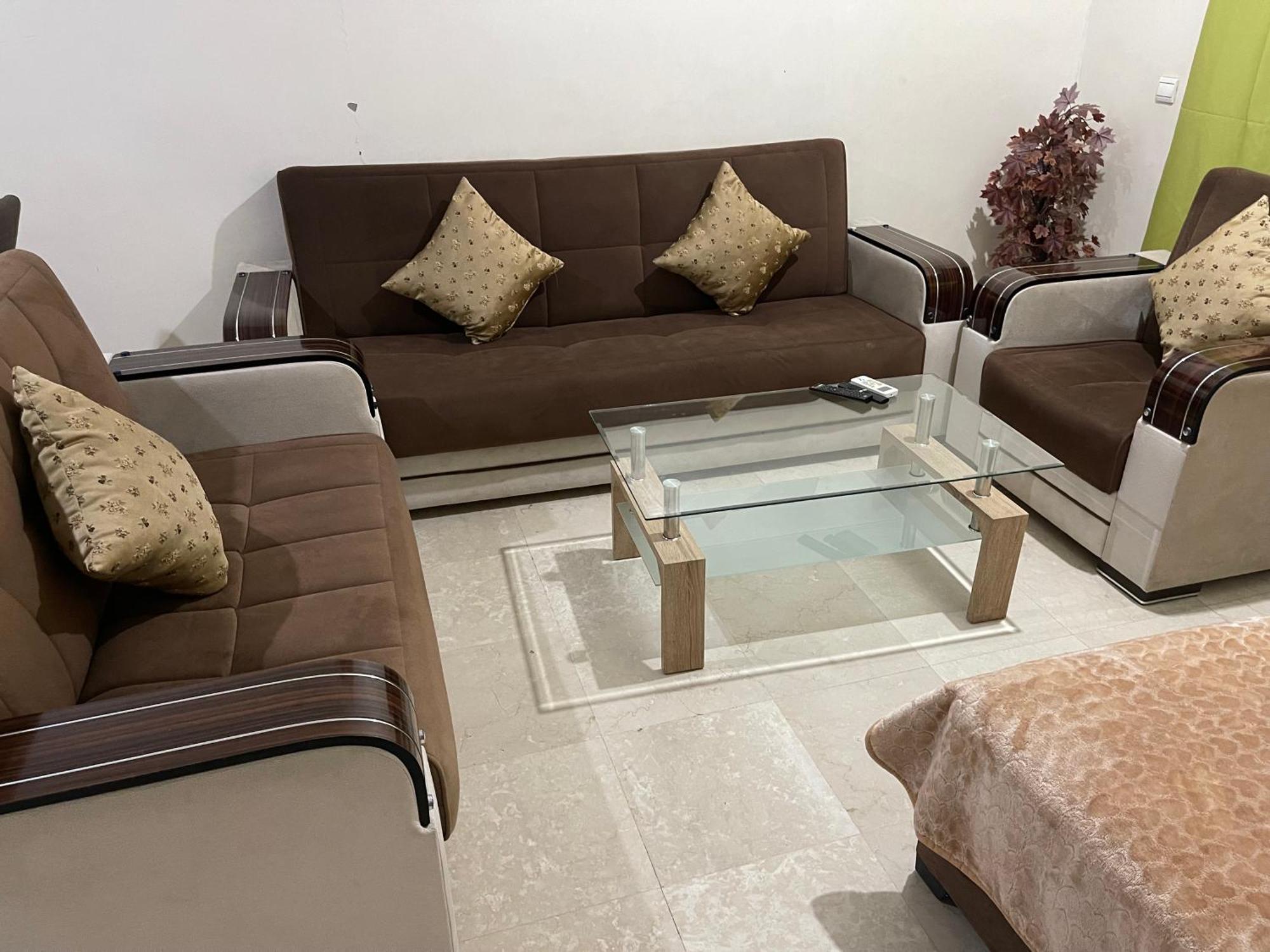 11 2em Etage. Appartement *