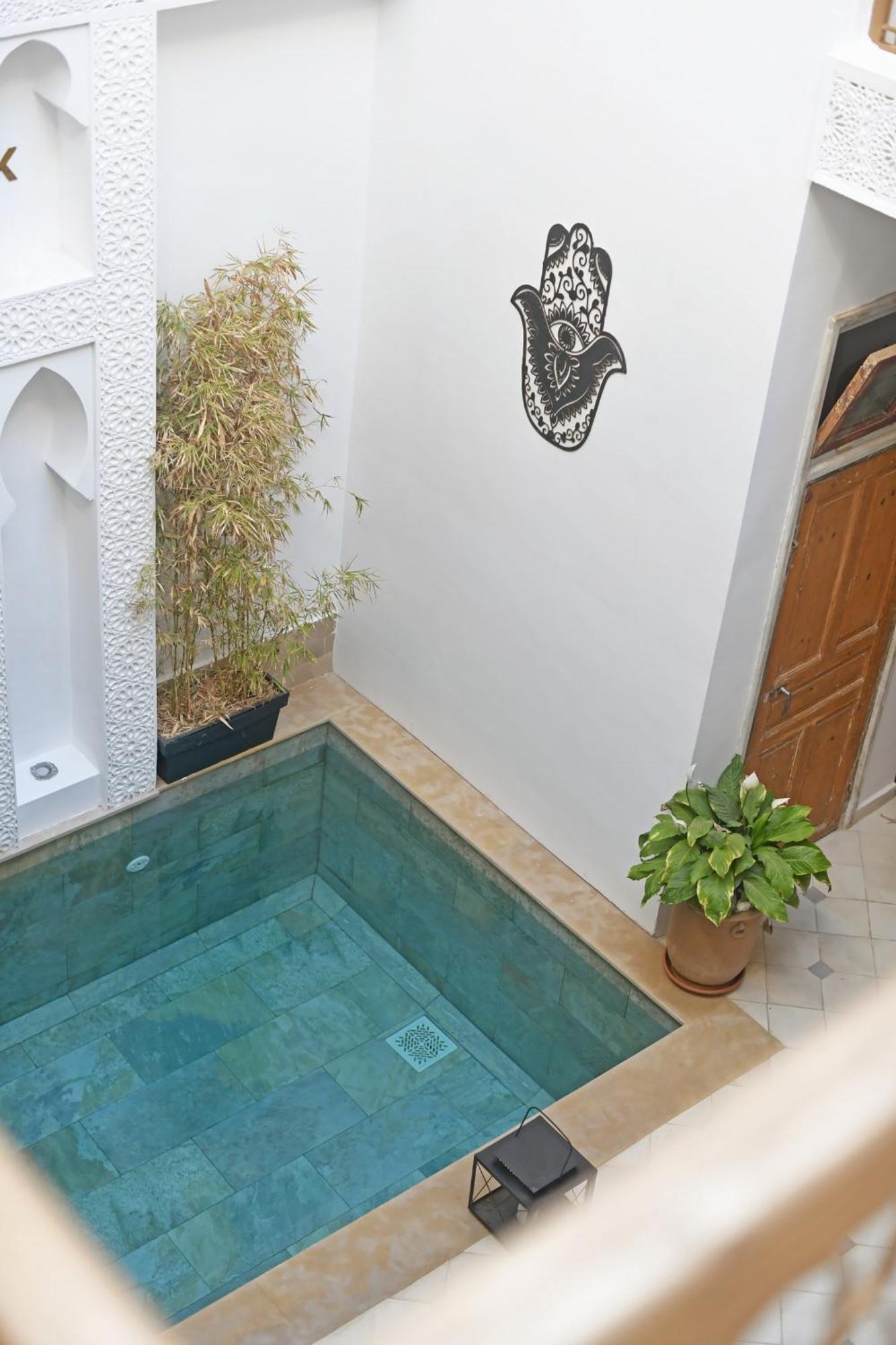 Riad Larbi Khalis *