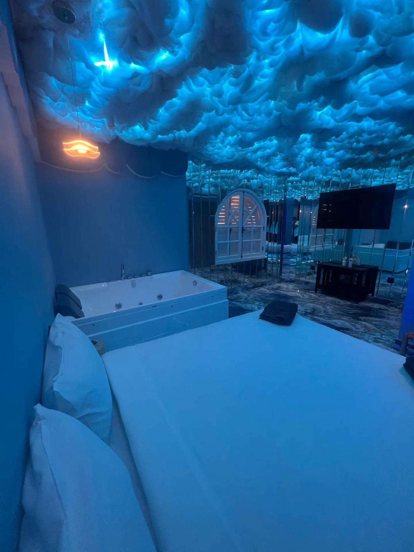 Tete Dans Les Nuages ! Jacuzzi *