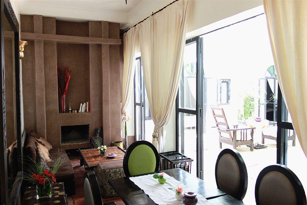 Riad Riad Davia