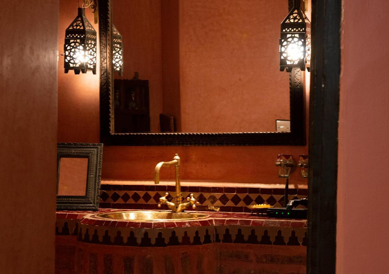 Amirat Al Jamal Riad *