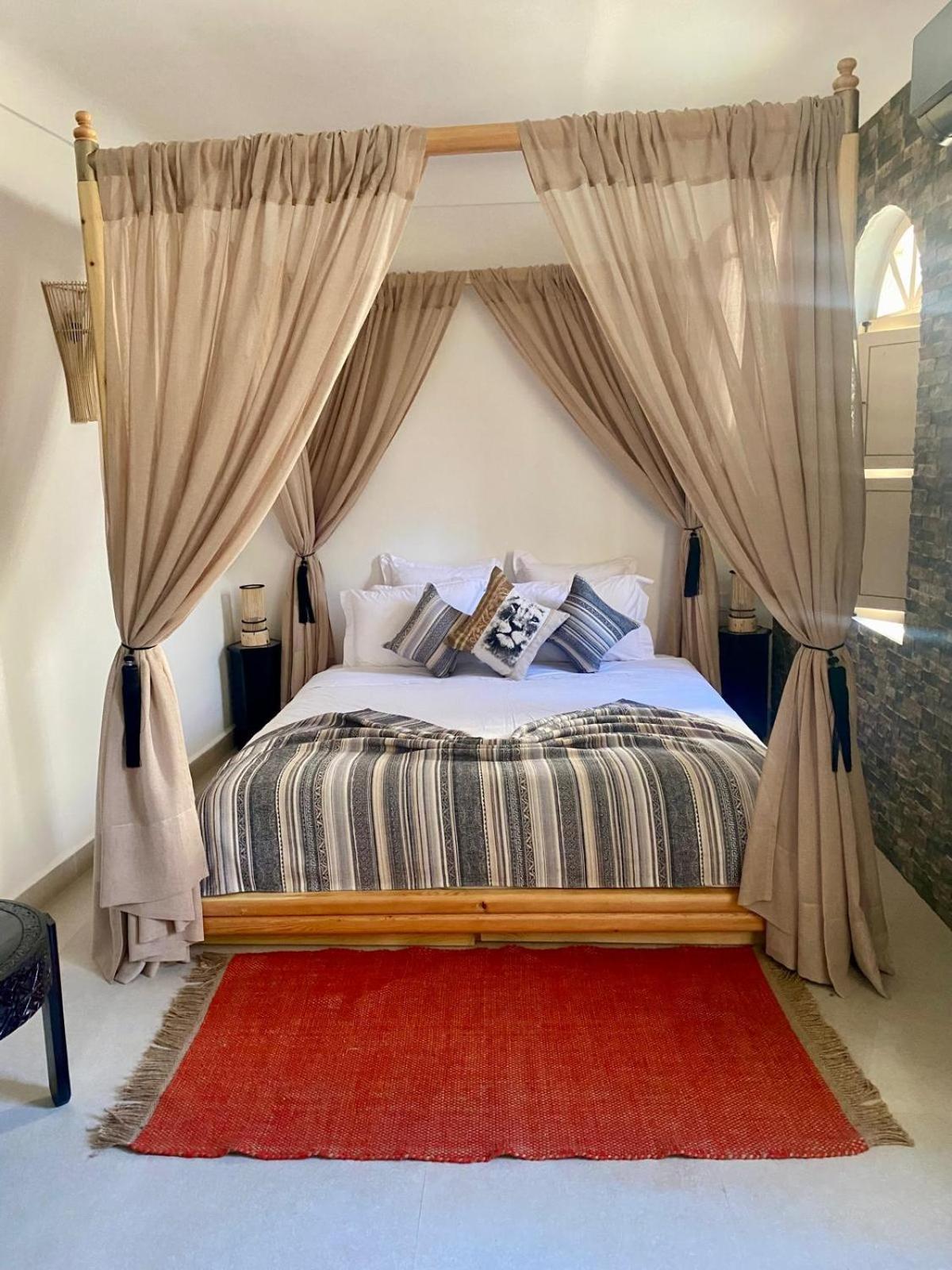Dollar Des Sables & Riad 3*