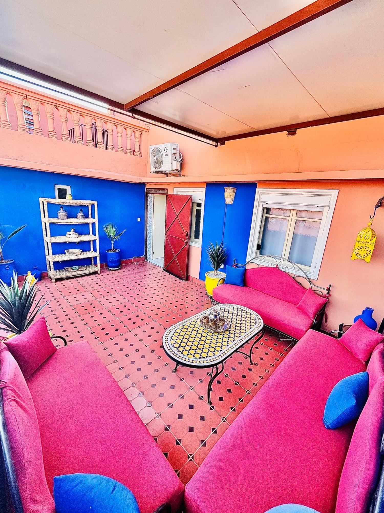 Appartement With Private Terrace&parking Avec Jolie Terrasse Privée Et Parking
