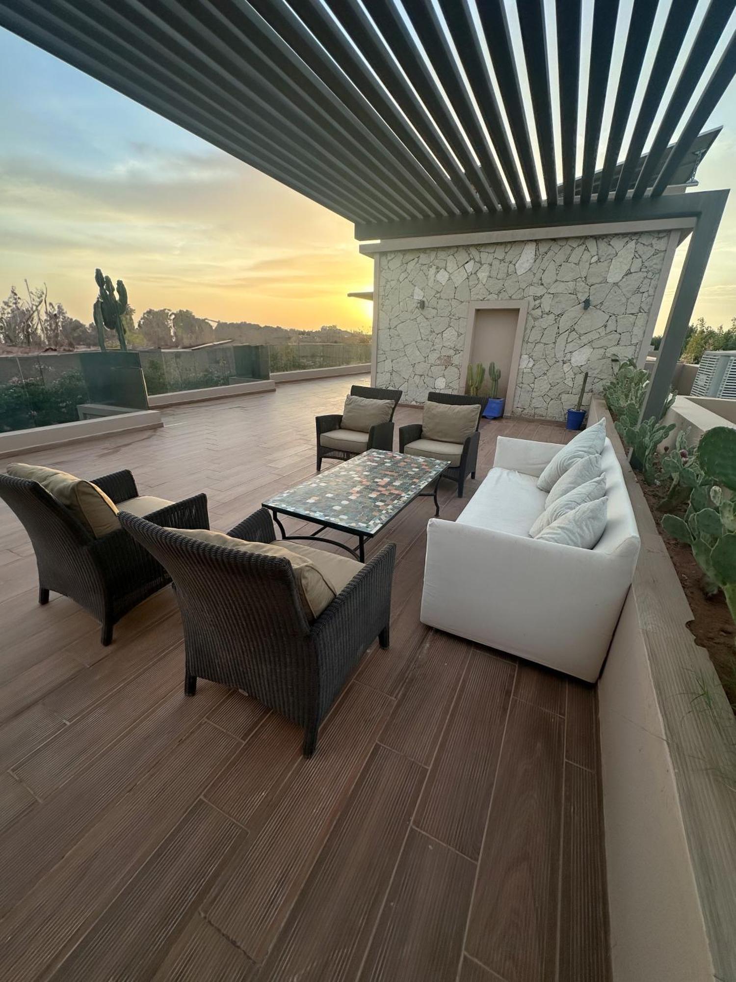 In Marrakech - 5 Suites, Heated Pool, Jacuzzi, Transportation, Volleyball & Padle Court, Complimentary Breakfast Villa