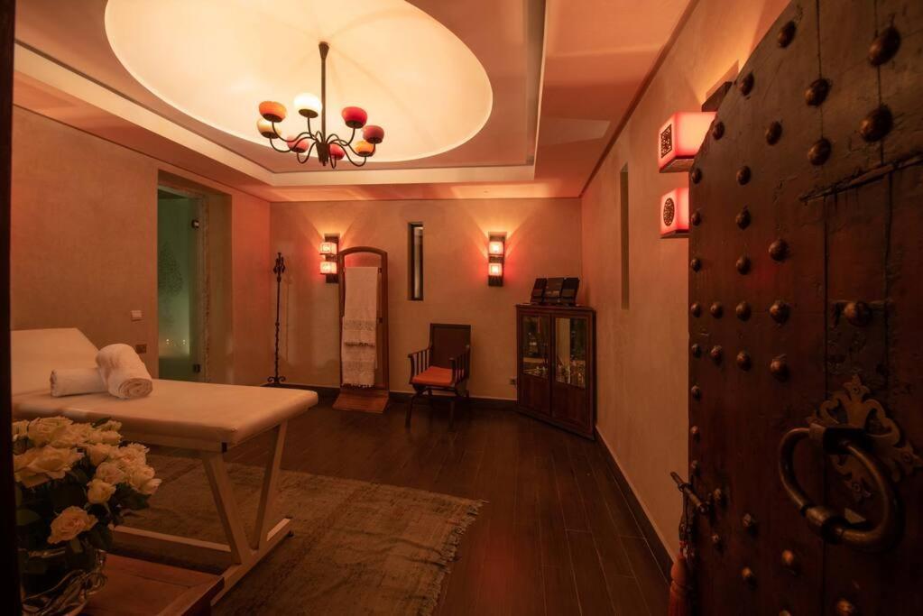 Exceptional On 10,000 Meter Square With Heated Pool *