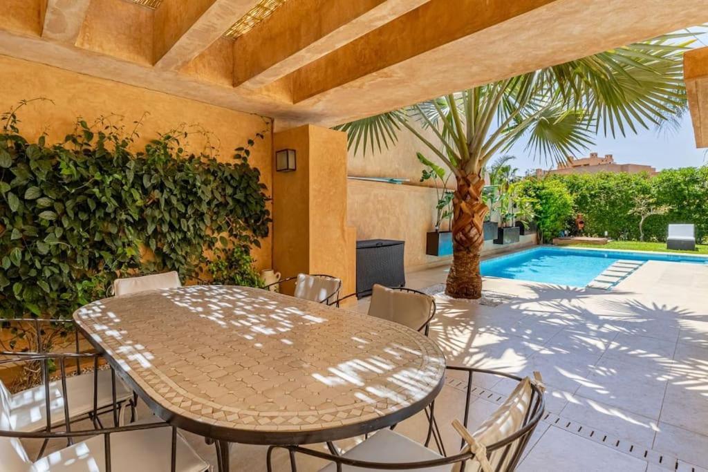 Villa Sur Golf Avec Piscine Privee Chauffee Marrakesh