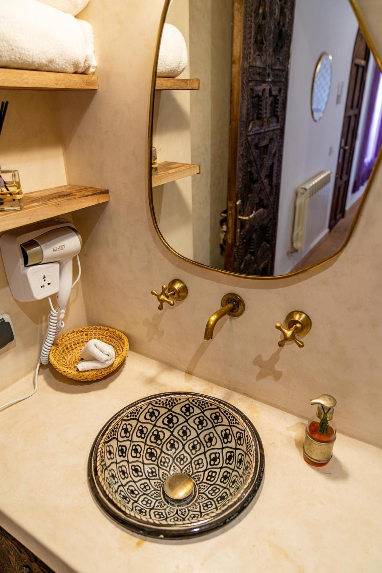 Riad Cologne & *