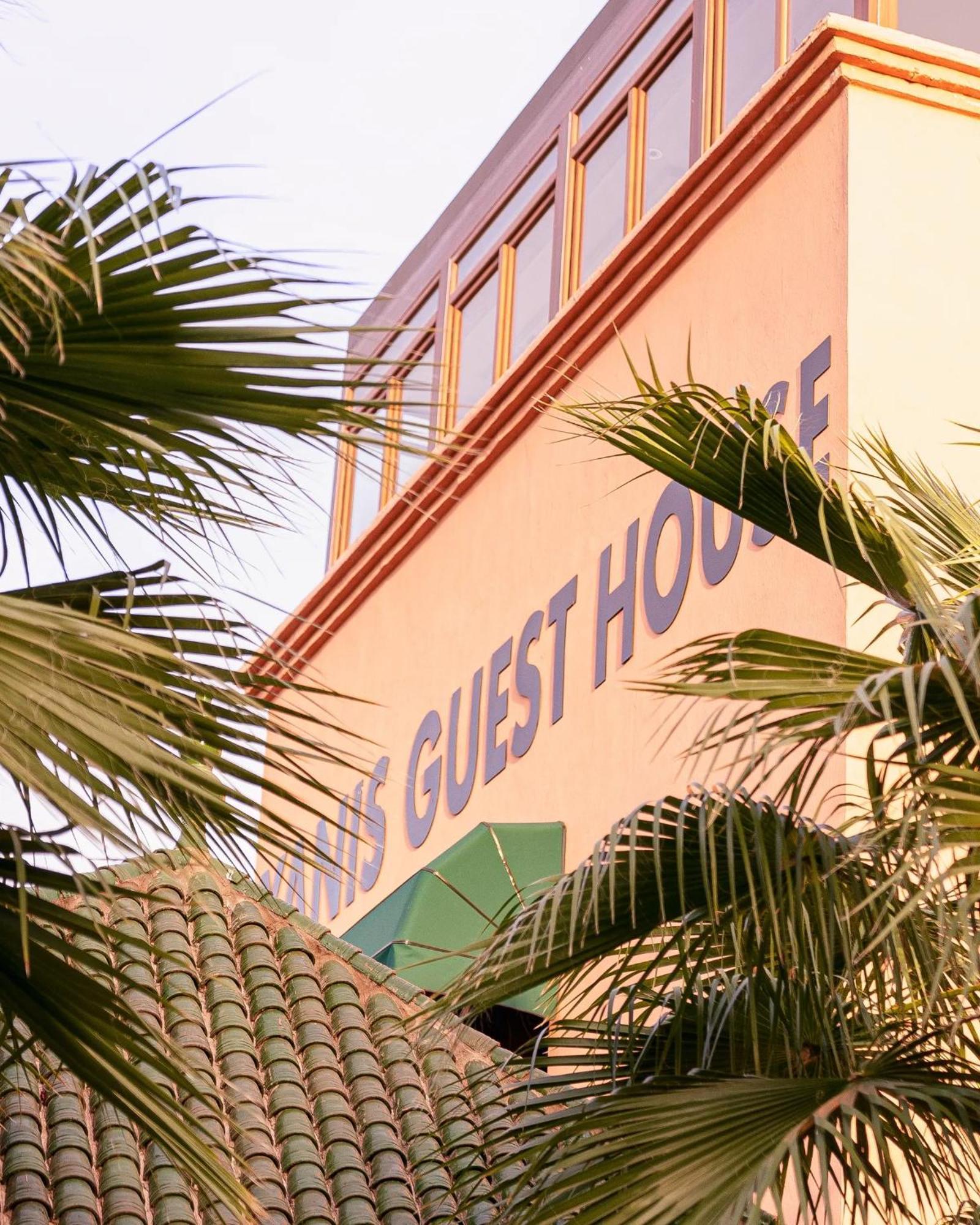 Yanis Guest house
