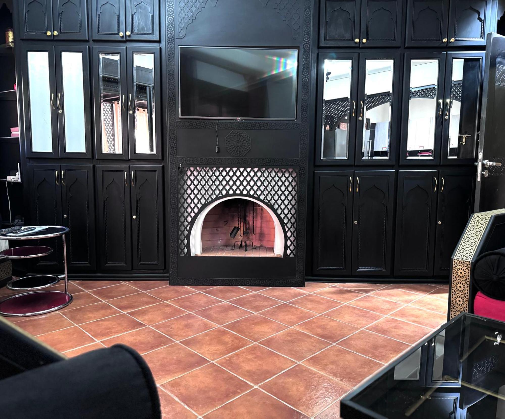 Rentsuite Premium Village Luxurious Apartment
