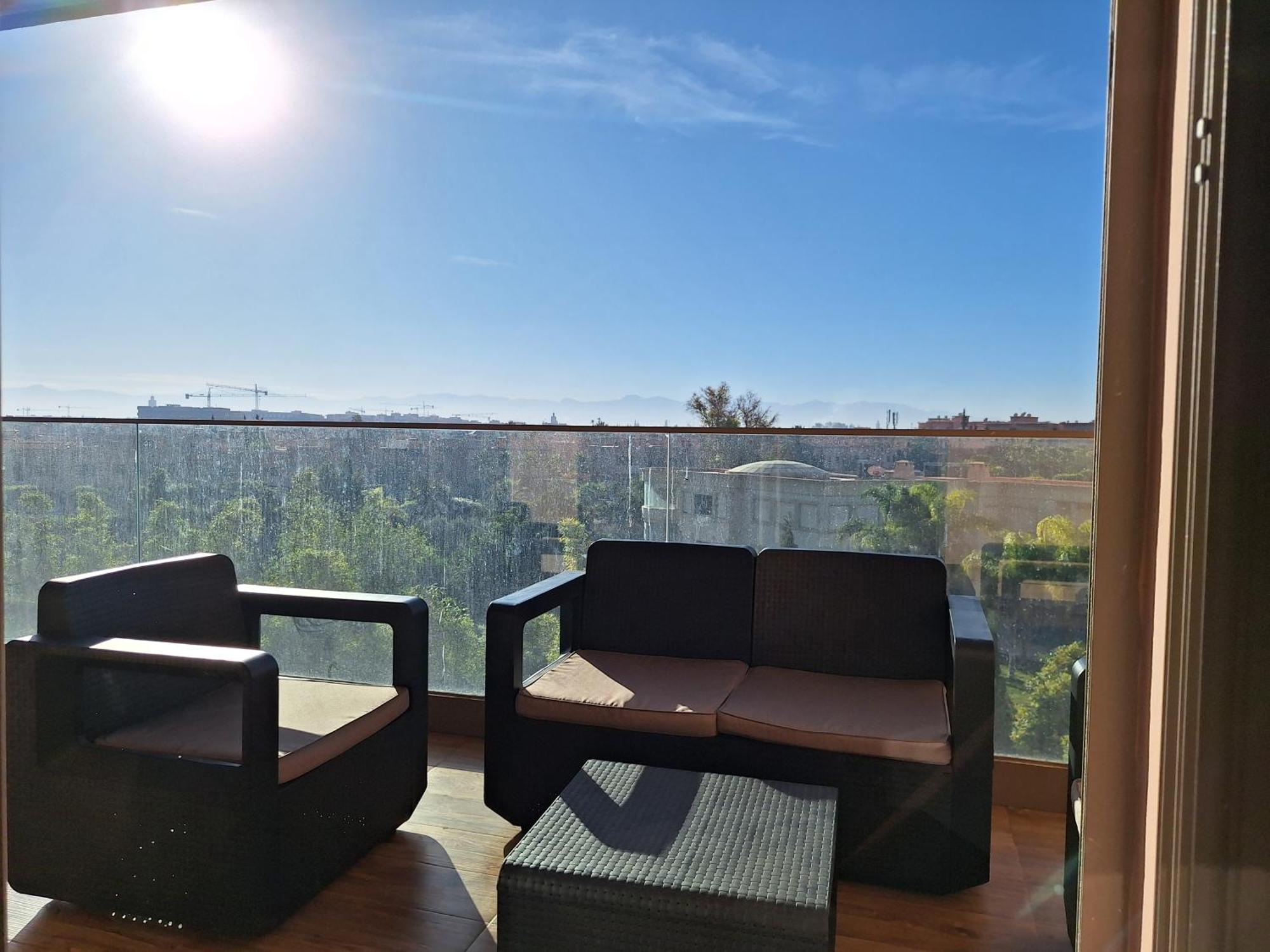 Bel A Marrakech Dans La Pearl Garden Avec Piscine Situee Sur La Route De Casablanca Sa Grande Terrasse A Splendide Vue Sur La Et Les Montagnes De L'atlas A Quelques Minutes Du Centre Et Du Grand Stade De Marrakec Apartment *