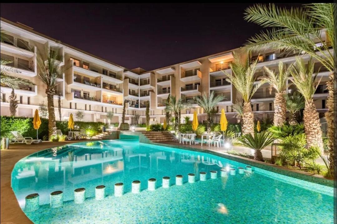 Bel A Marrakech Dans La Pearl Garden Avec Piscine Situee Sur La Route De Casablanca Sa Grande Terrasse A Splendide Vue Sur La Et Les Montagnes De L'atlas A Quelques Minutes Du Centre Et Du Grand Stade De Marrakec Apartment *