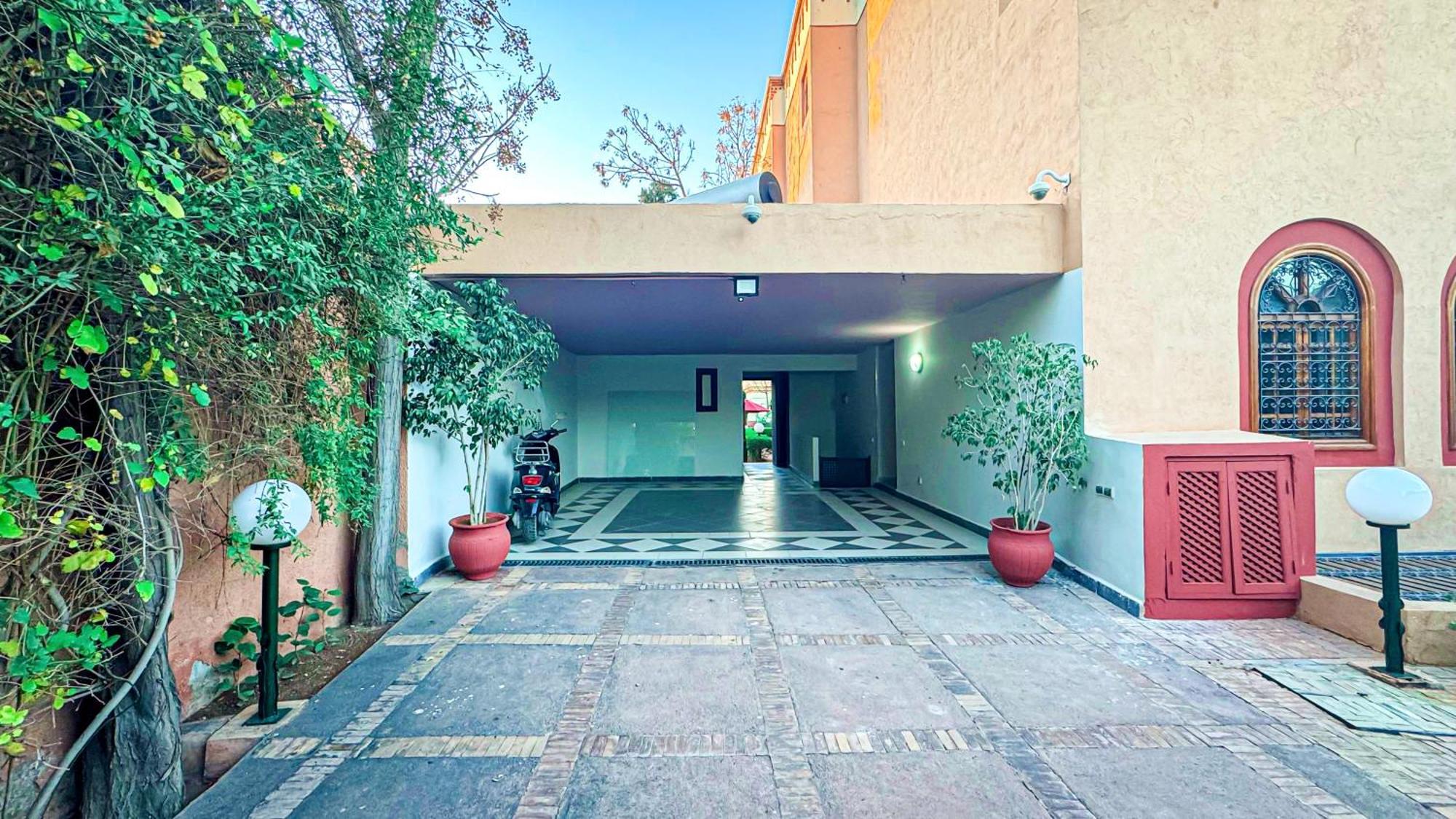 Charming Luxury - Pool & Hot Tub Villa *
