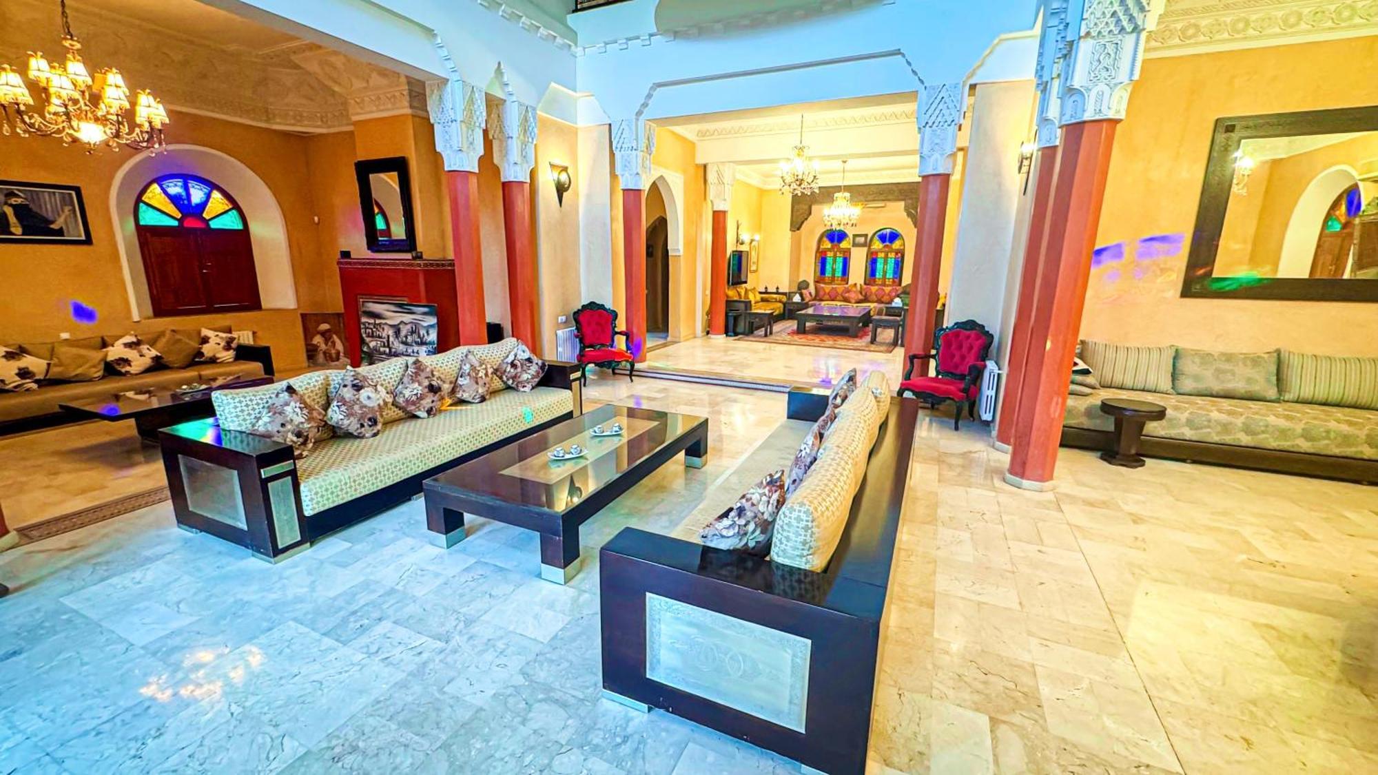 Charming Luxury - Pool & Hot Tub Villa *