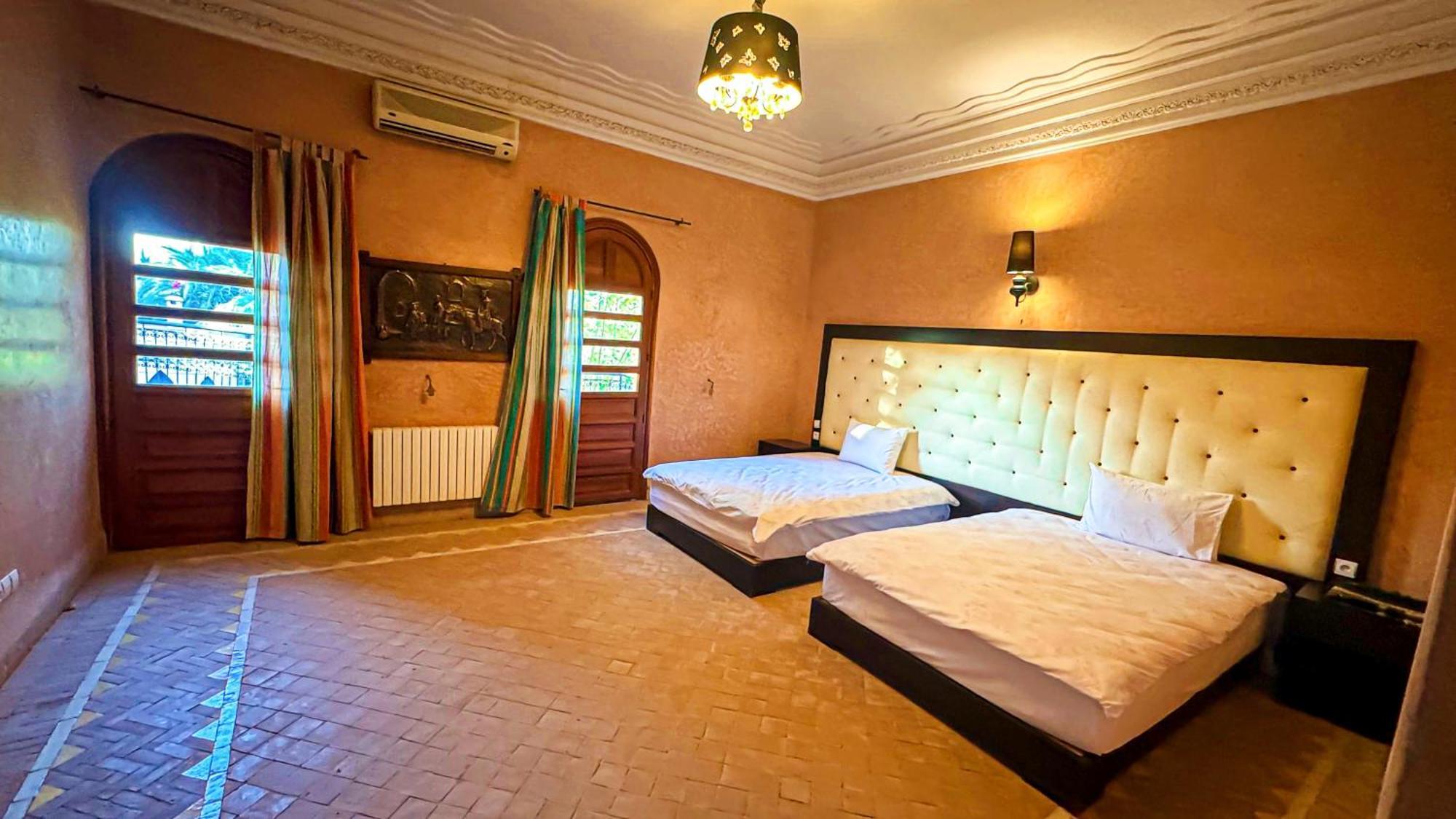 Charming Luxury - Pool & Hot Tub Villa