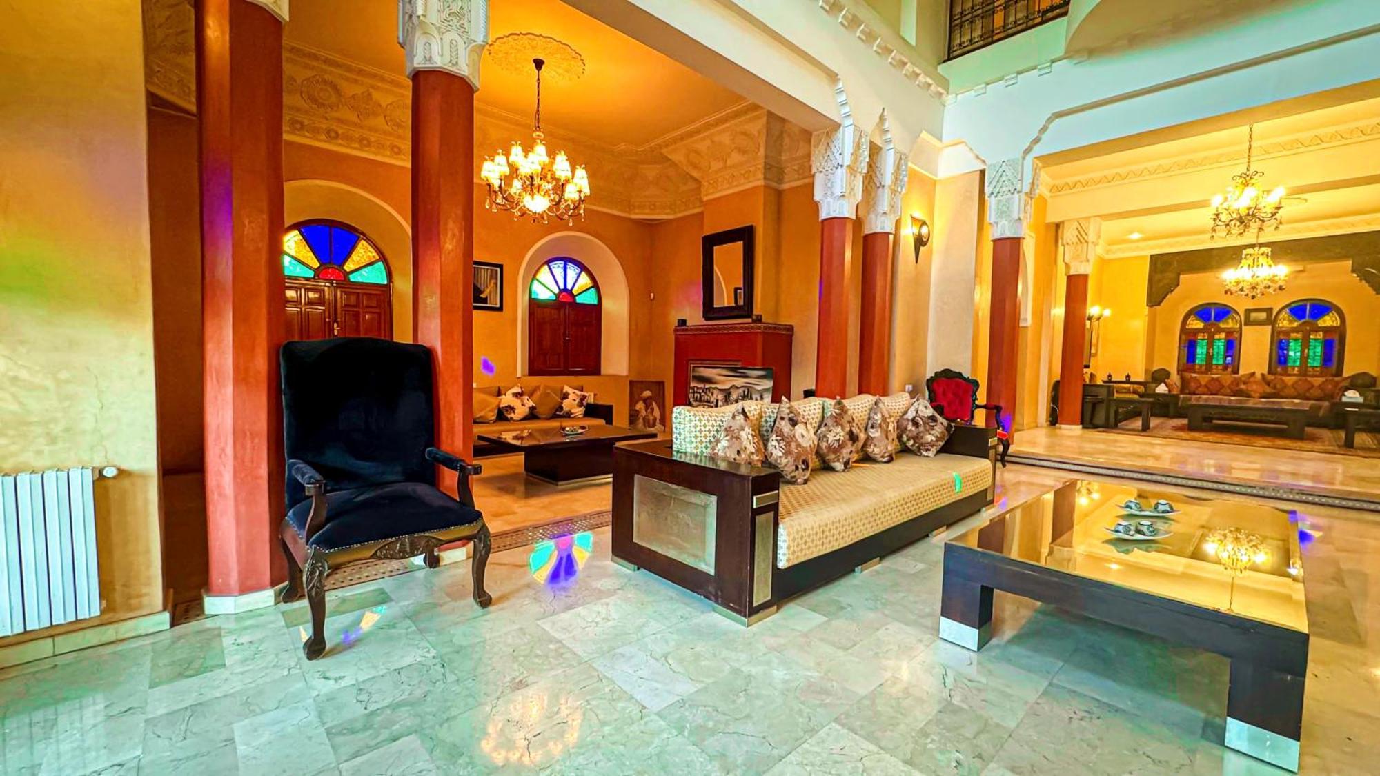 Charming Luxury - Pool & Hot Tub Villa