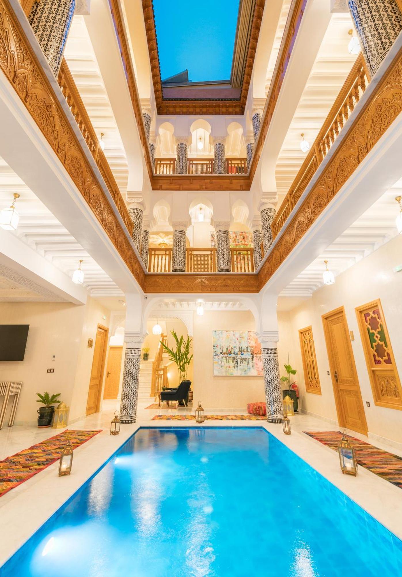 Atlas Palace & *