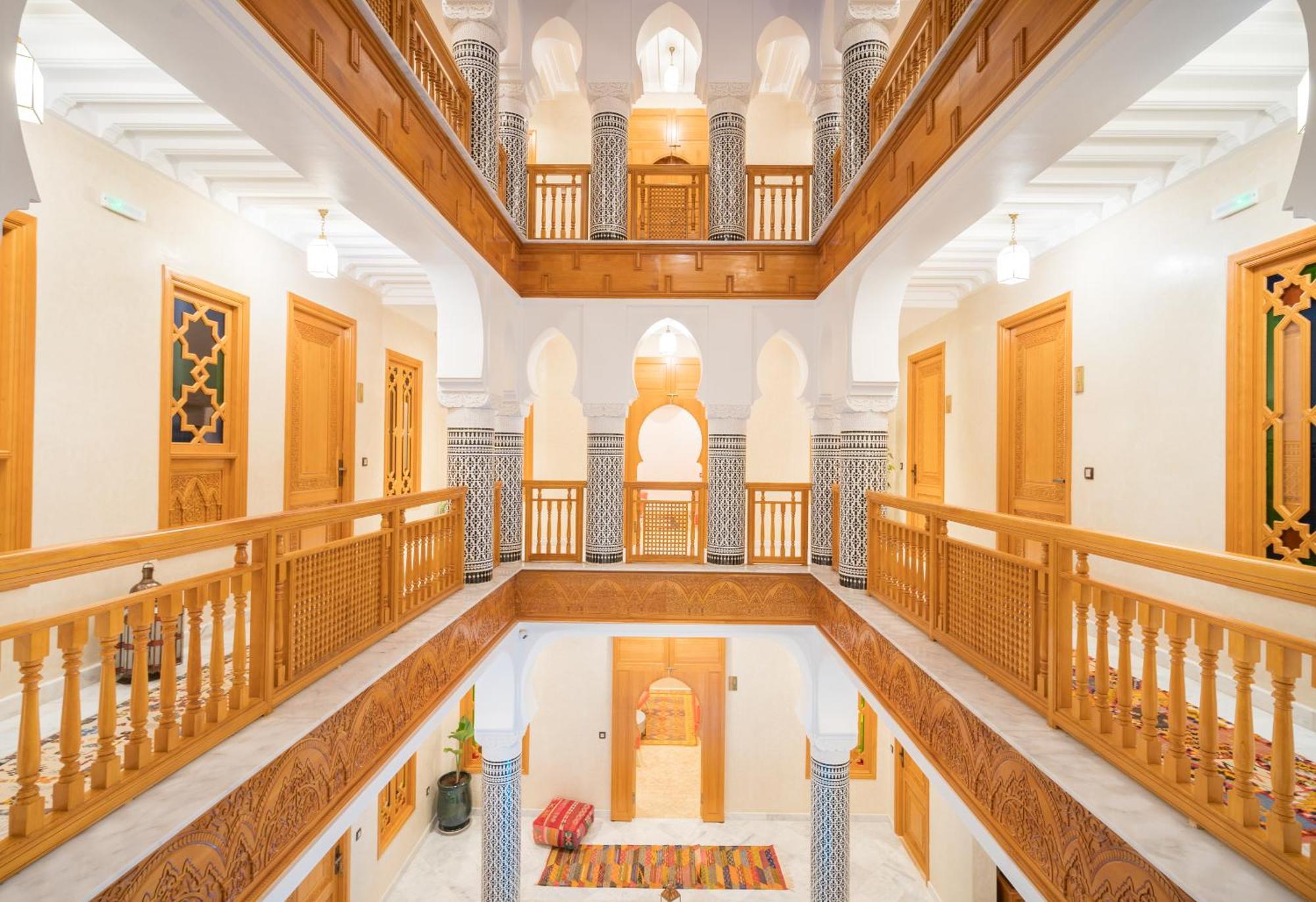 Atlas Palace & *