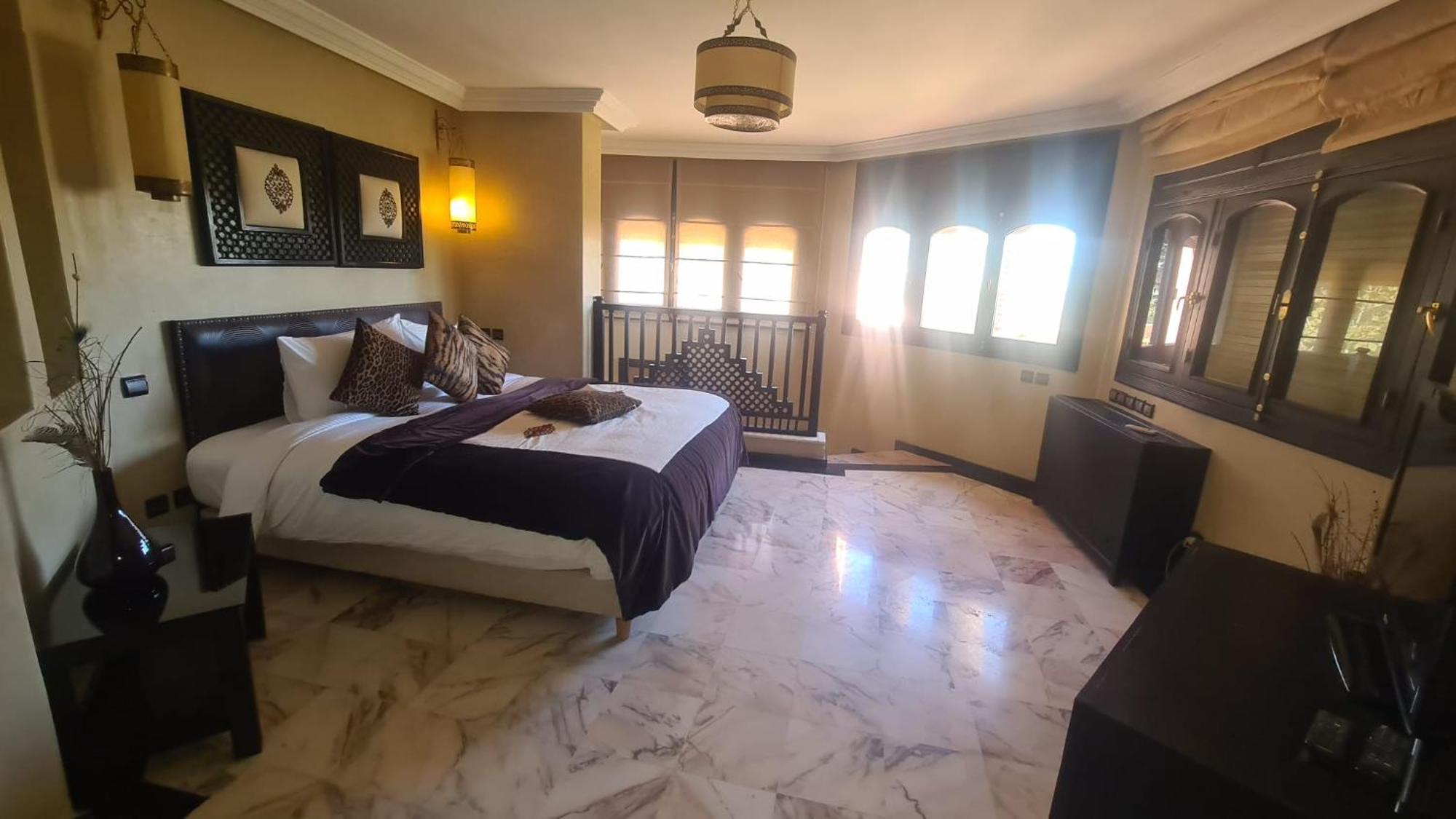 Villa Park Villa, 8 Suites, Pool, 10mn From Gueliz *