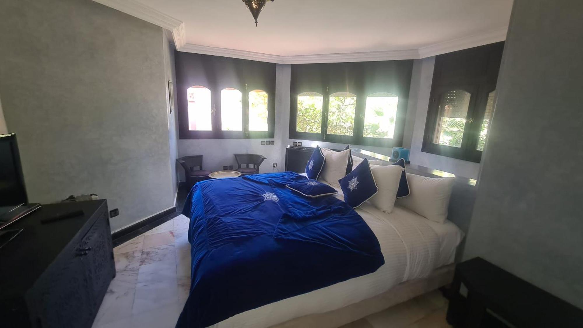 Villa Park Villa, 8 Suites, Pool, 10mn From Gueliz *