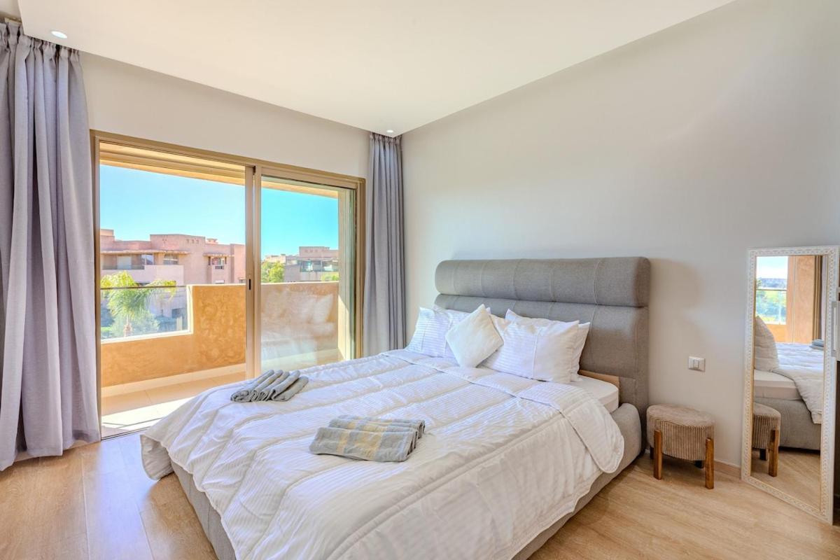 Prestigia Triple View Oasis Golf, Mountain & Pool Appartement