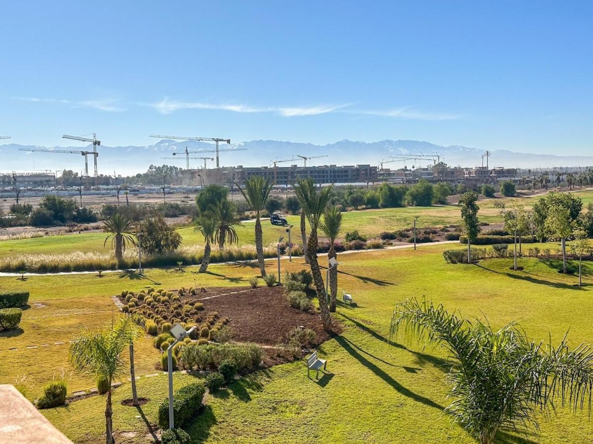 Prestigia Triple View Oasis Golf, Mountain & Pool Appartement
